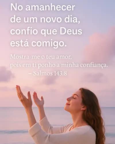 Confio em Deus Ele está comigo, Mulher com blusa branca com os braços para o Céu em agradecimento ao Senhor Deus.