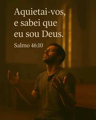 Sabei que eu sou Deus, Homem louvando ao Senhor com amão para o alto em forma de submissão.