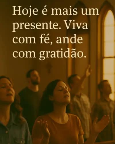 Viva com Fé, pessoas reunidas na igreja alegres exaltando o Senhor DEUS.